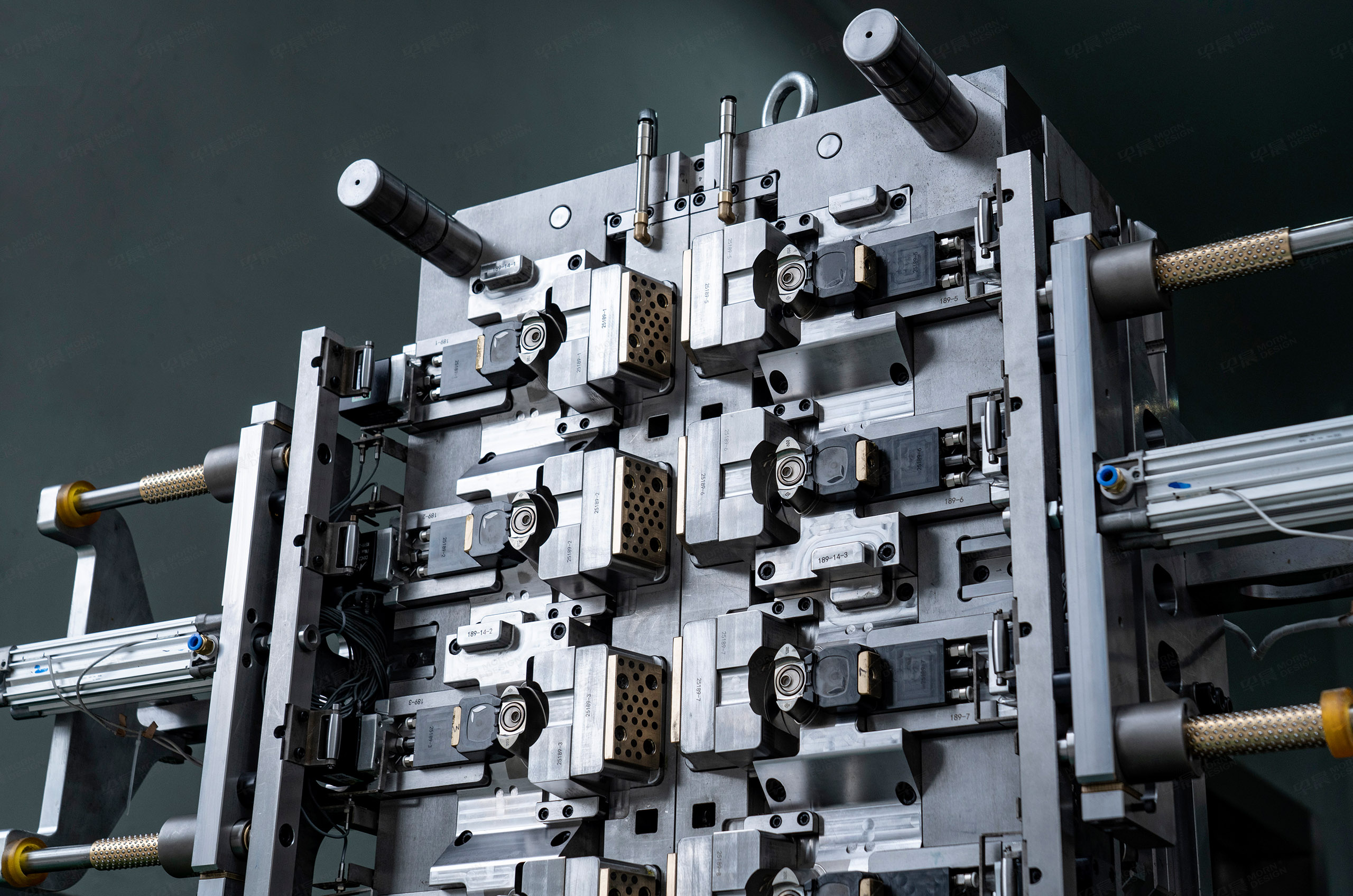 企业形象图片拍摄,产品拍摄,产品图片精修,秋山模具企业形象拍摄,产品图片拍摄