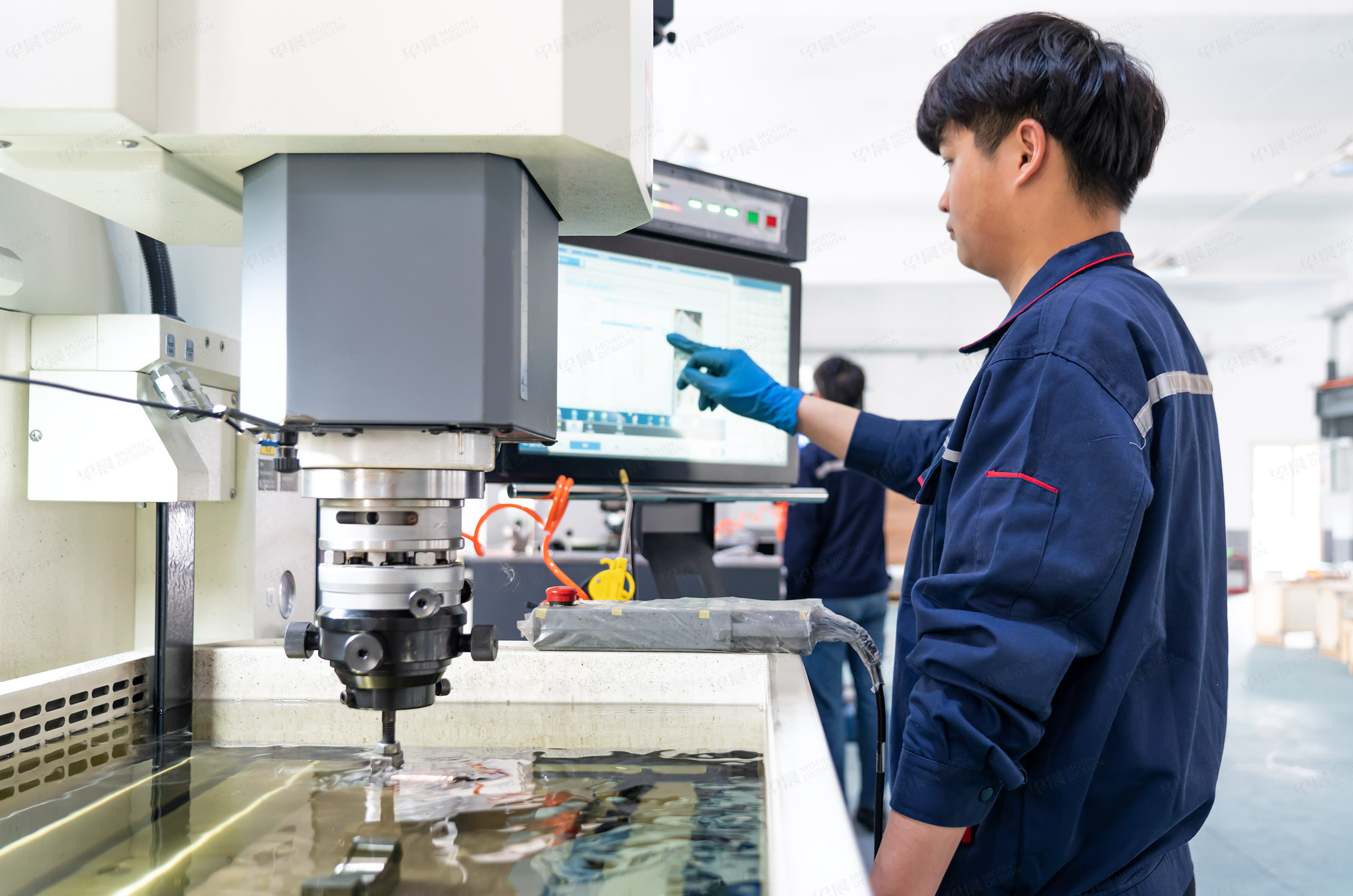 企业形象图片拍摄,产品拍摄,产品图片精修,秋山模具企业形象拍摄,产品图片拍摄